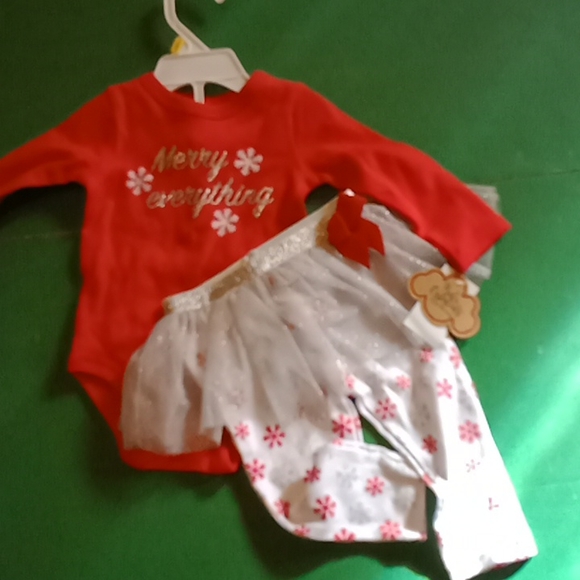 Baby Essentials 2 piece red Christmas set. 9 mths NWT - Picture 2 of 8
